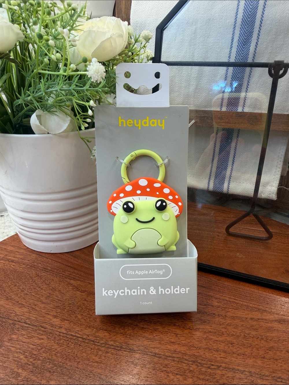 heyday  Frog Mushroom Keychain & AirTag Holder - Green/Red